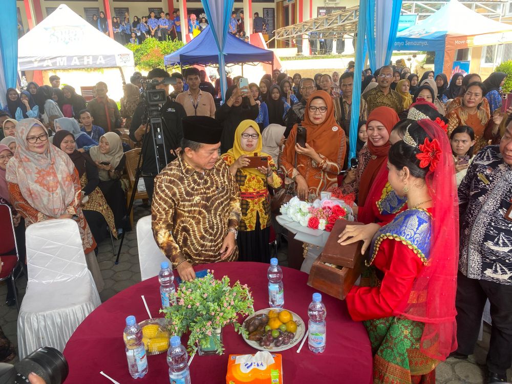 Gubernur Al Haris Hadiri Exhibition di SMK Negeri 2 Kota Jambi