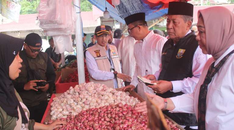 Wagub Abdullah Sani Turun ke Pasar Pastikan Stok Pangan di Jambi Aman