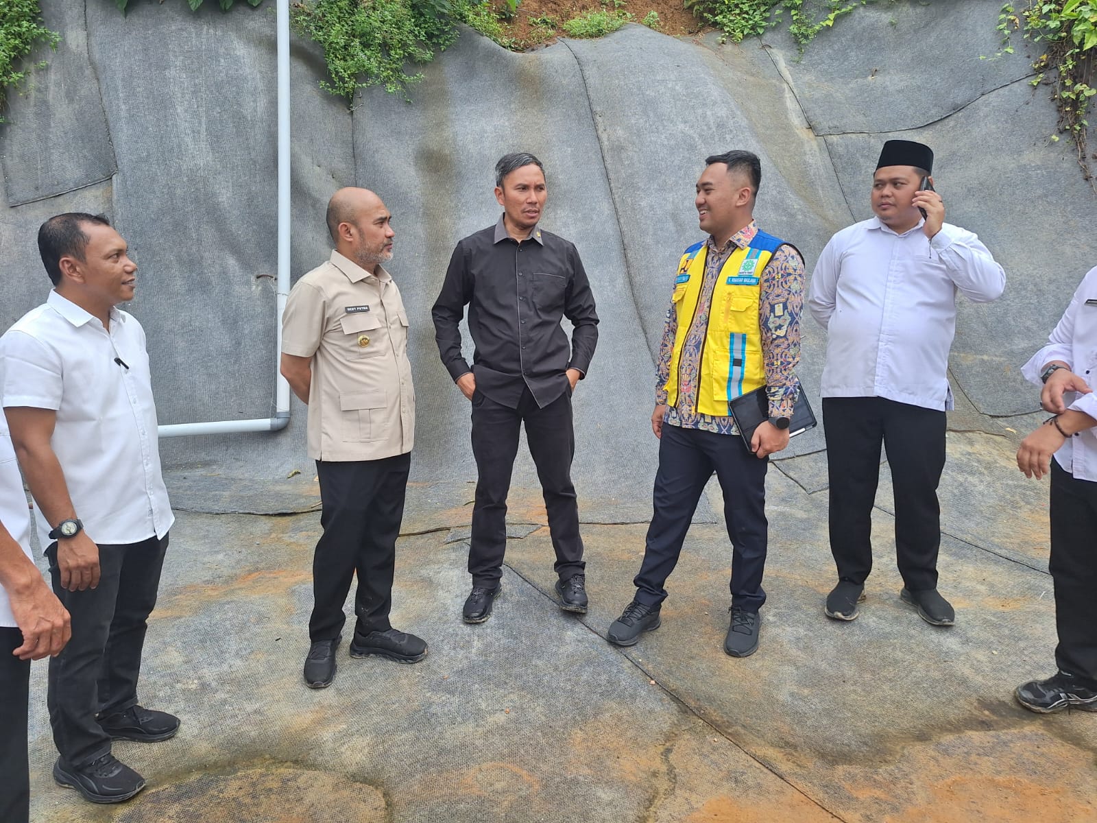 Reses di Bungo, Anggota DPR RI Edi Purwanto Tinjau Pembangunan Penahan Tebing Desa Lubuk Landai