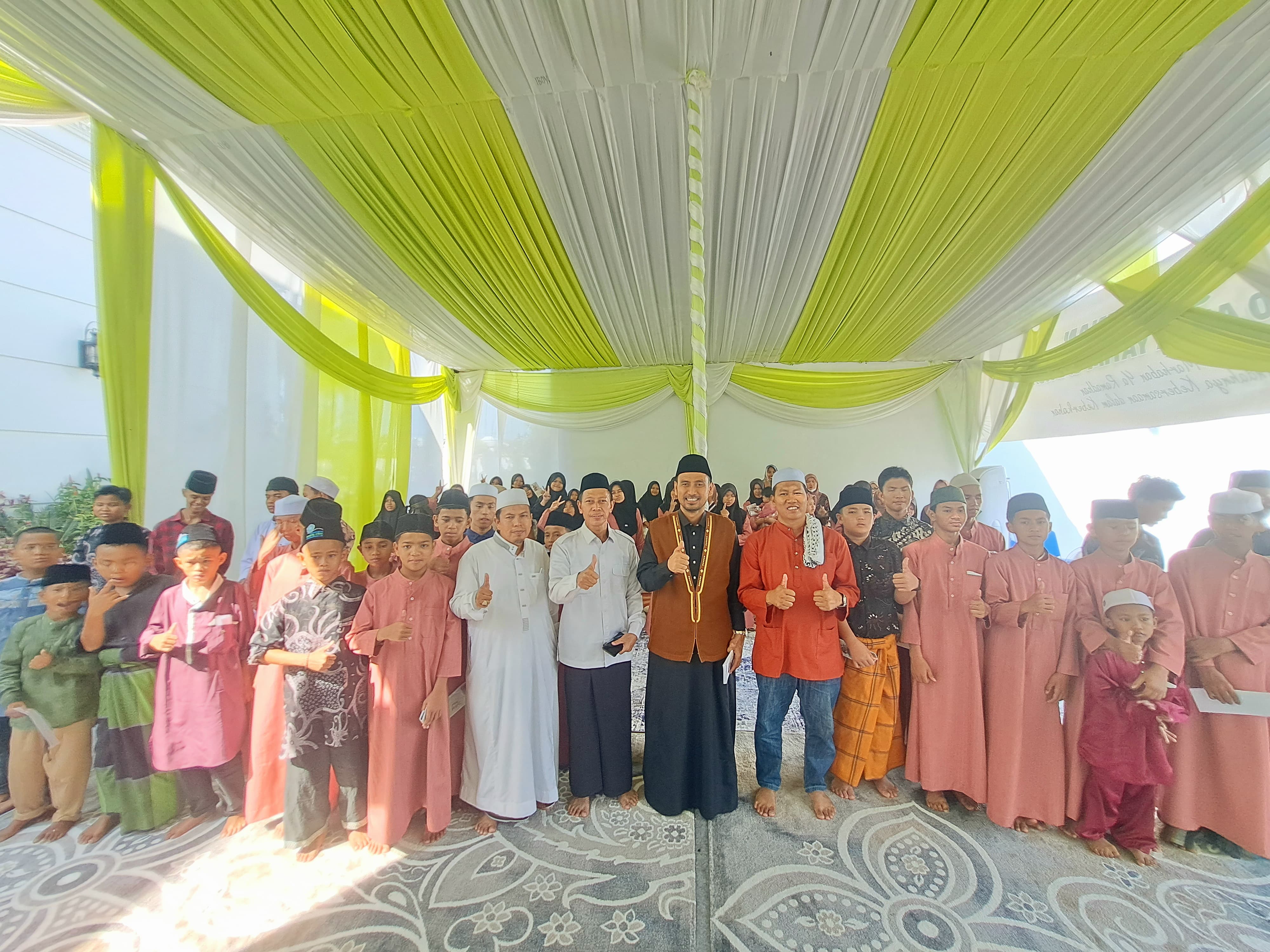 Semoga Menjadi Keberkahan, Ade Erlanda Tutup Rangkaian Santunan