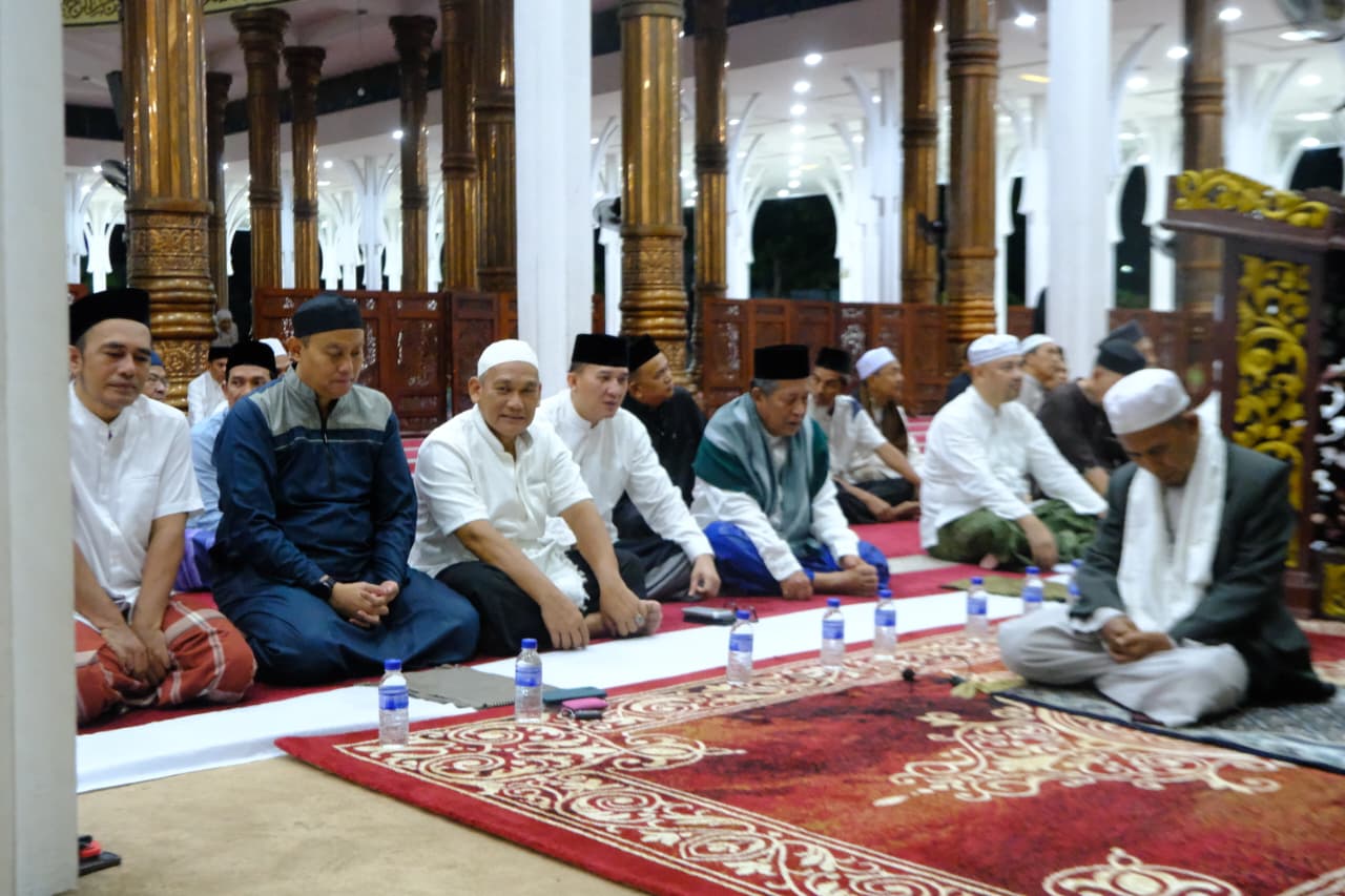 Qiyammul Lail Itikab Malam ke-25 Ramadhan Wagub Sani Sholat Hajat, Tahajud, Taubah dan Hadiri Milad ke 8 Pejuang Subuh