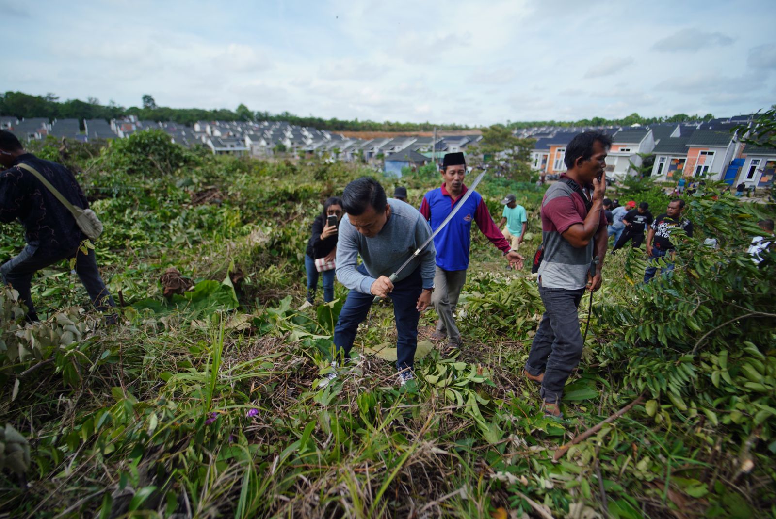 Al Haris Gontong Royong Bersama Warga Bagan Pete Kota Jambi