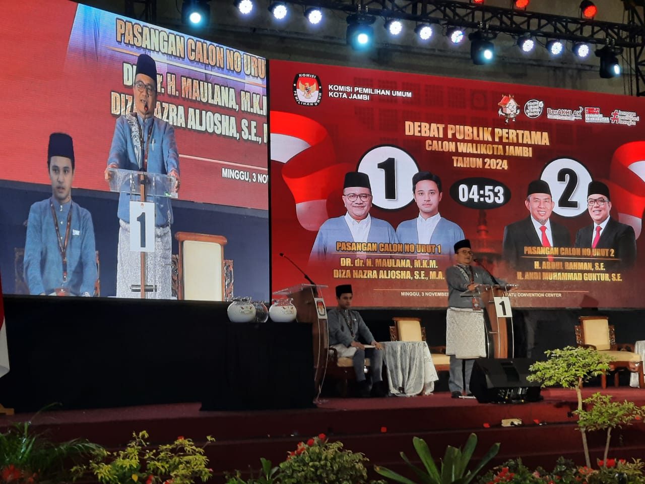 Pasangan Calon Walikota dan Wakil Walikota Jambi Nomor Urut 1 Tampil Percaya Diri di Debat Perdana