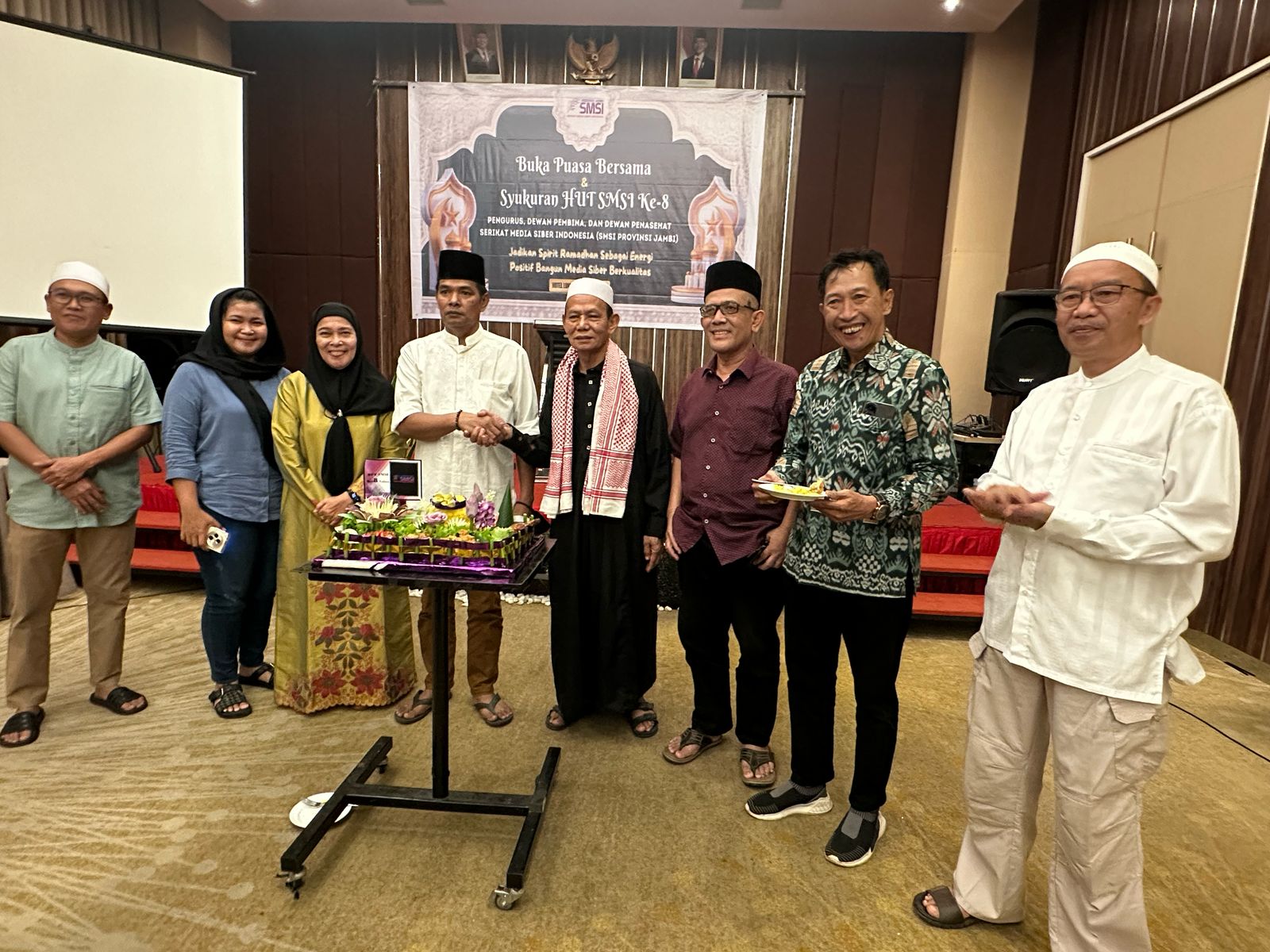 SMSI Provinsi Jambi Buka Bersama Perkuat Silaturahmi Hingga Potong Tumpeng HUT SMSI ke-8