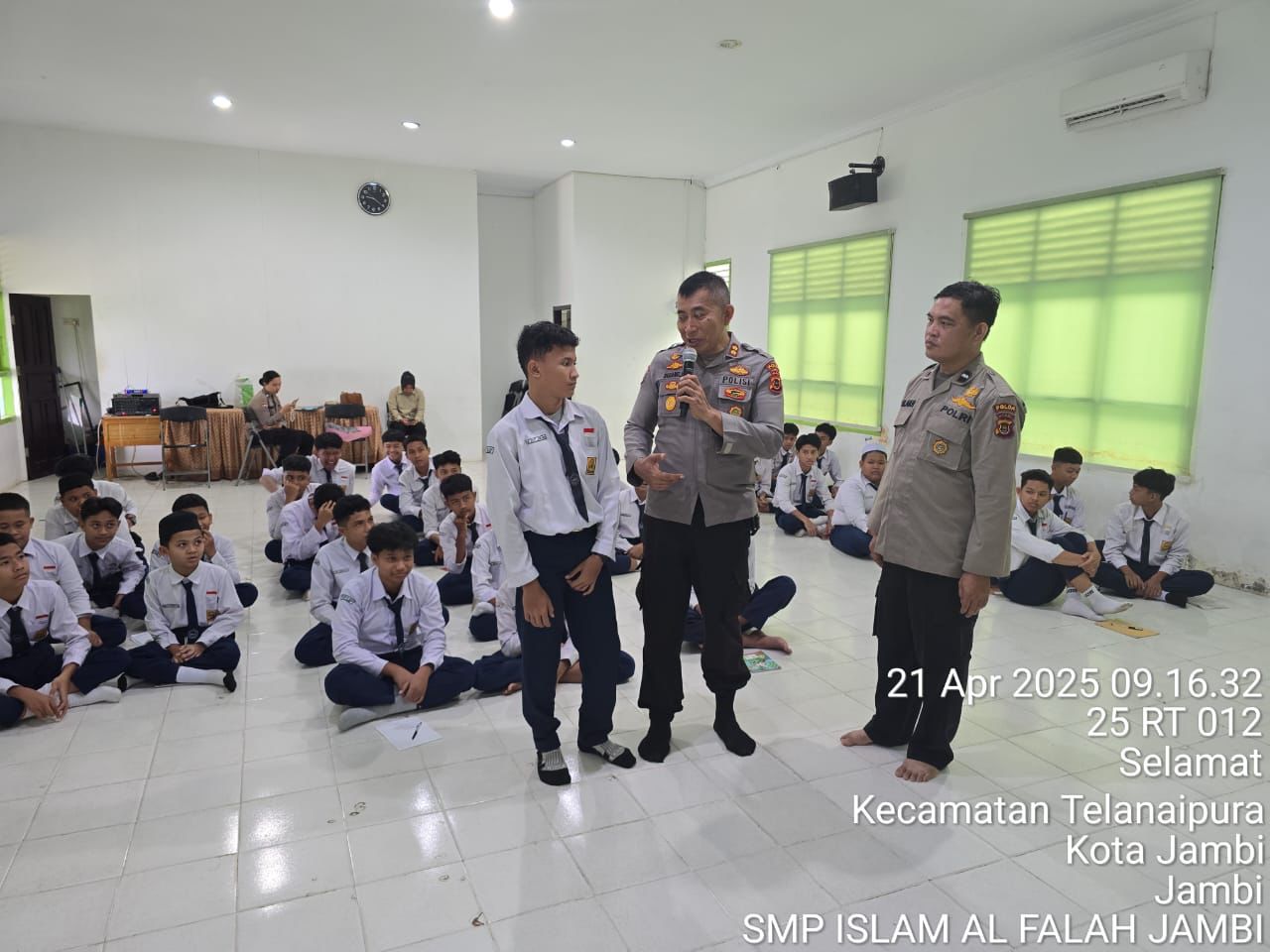 Tekan Kenakalan Remaja dan Penyalahgunaan Narkoba, Ditbinmas Polda Jambi Gelar Penyuluhan di SMP Islam Al-Falah