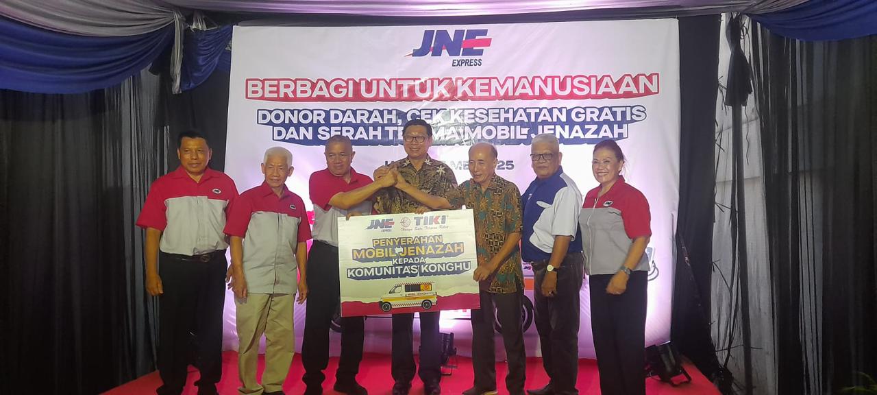Berbagi untuk Kemanusiaan, JNE Serahkan Mobil Jenazah, Gelar Donor Darah dan Pemeriksaan Kesehatan Gratis di Jambi