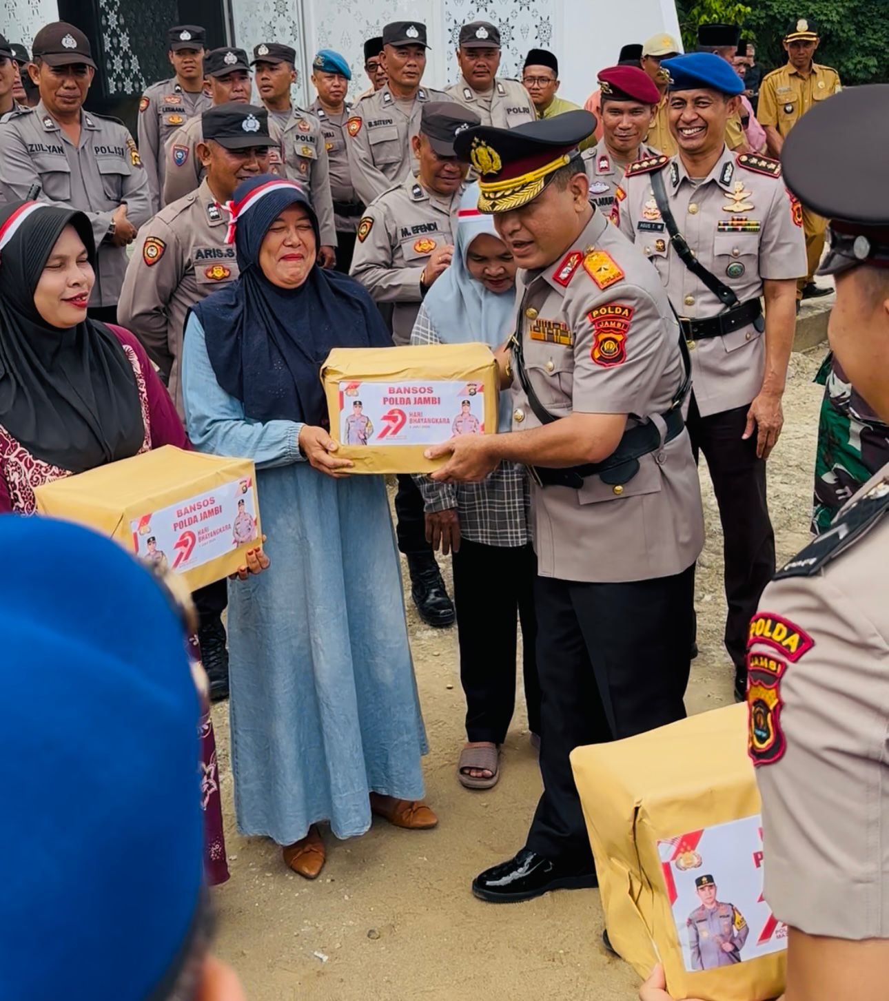 Tabur Bunga dan Tebar Kepedulian, Wakapolda Jambi Pimpin Upacara Peringatan Hari Bhayangkara ke-79 di Dermaga Makam Orang Kayo Hitam