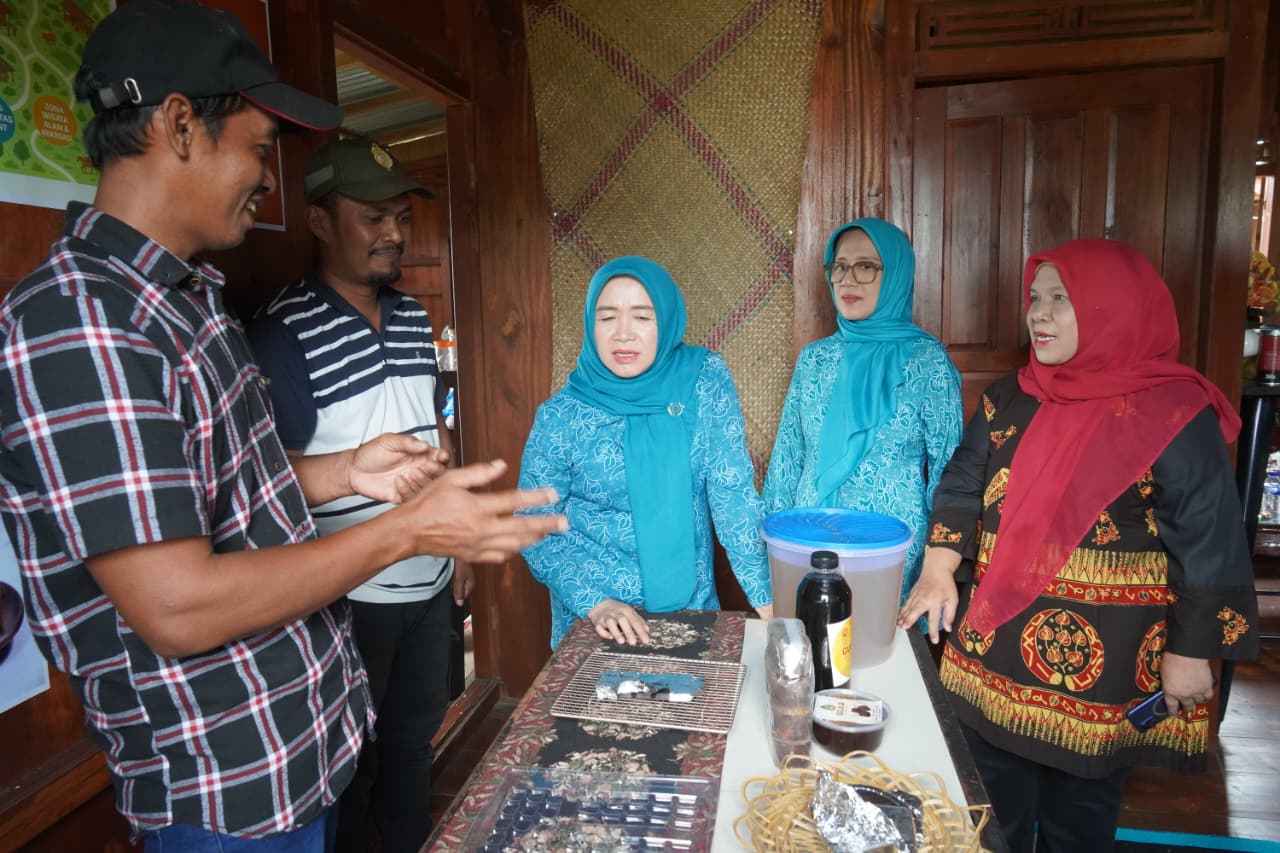 Hj Hesti Haris Apresiasi Inovasi Rumah Kreatif Nekno dalam Pemanfaatan Limbah Sawit