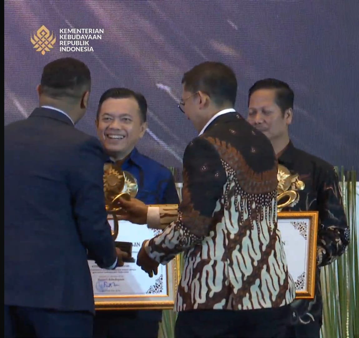 Gubernur Al Haris Raih Penghargaan Akreditasi Kearsipan Tingkat Nasional, Dengan Kategori Sangat Memuaskan