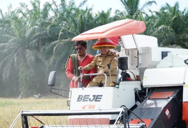 Gubernur Al Haris Salurkan Bantuan Rp. 9,5 Miliar untuk Dukung Swasembada Pangan di Bungo