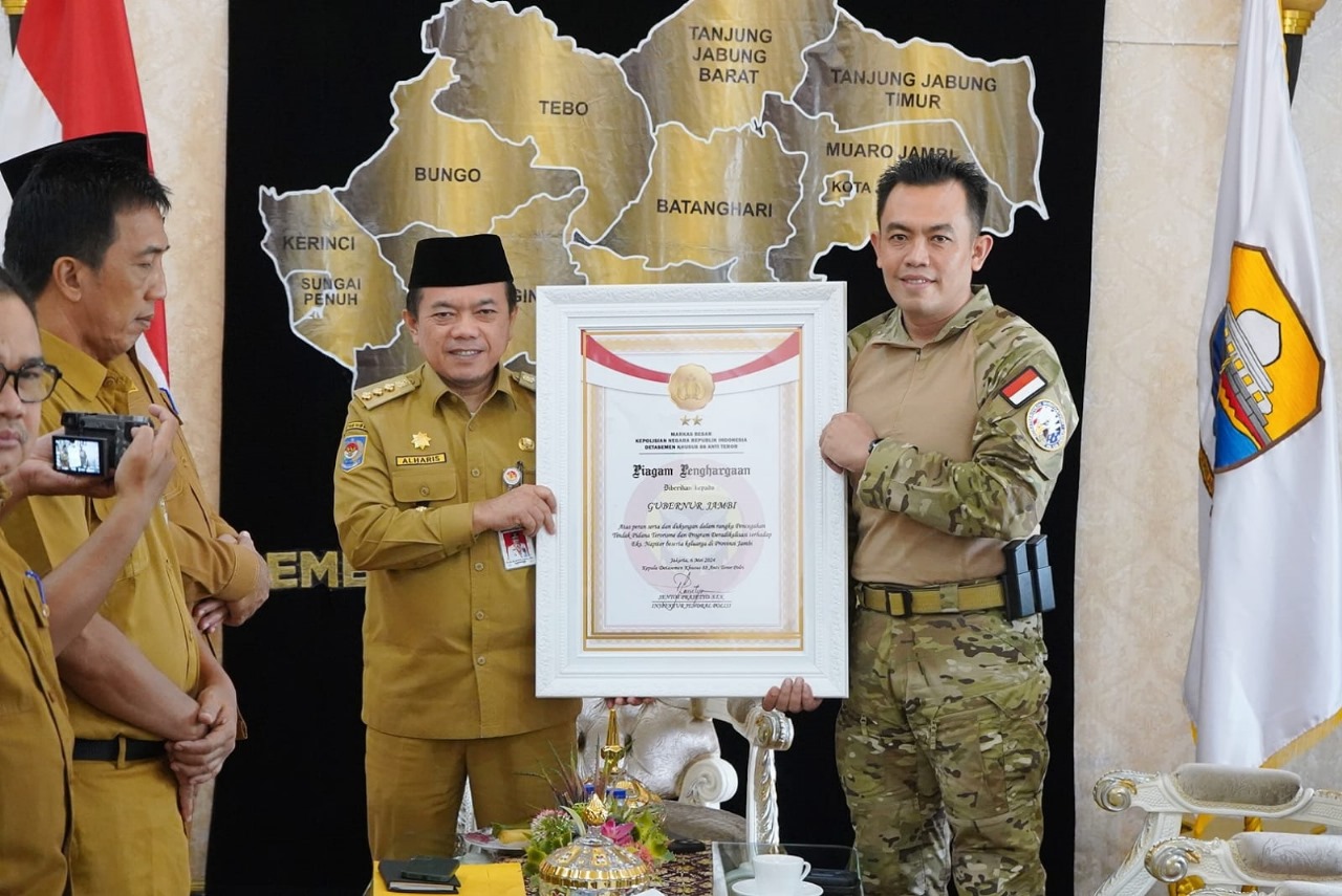 Al Haris Pernah Terima Penghargaan dari Densus 88 Anti Teror Polri