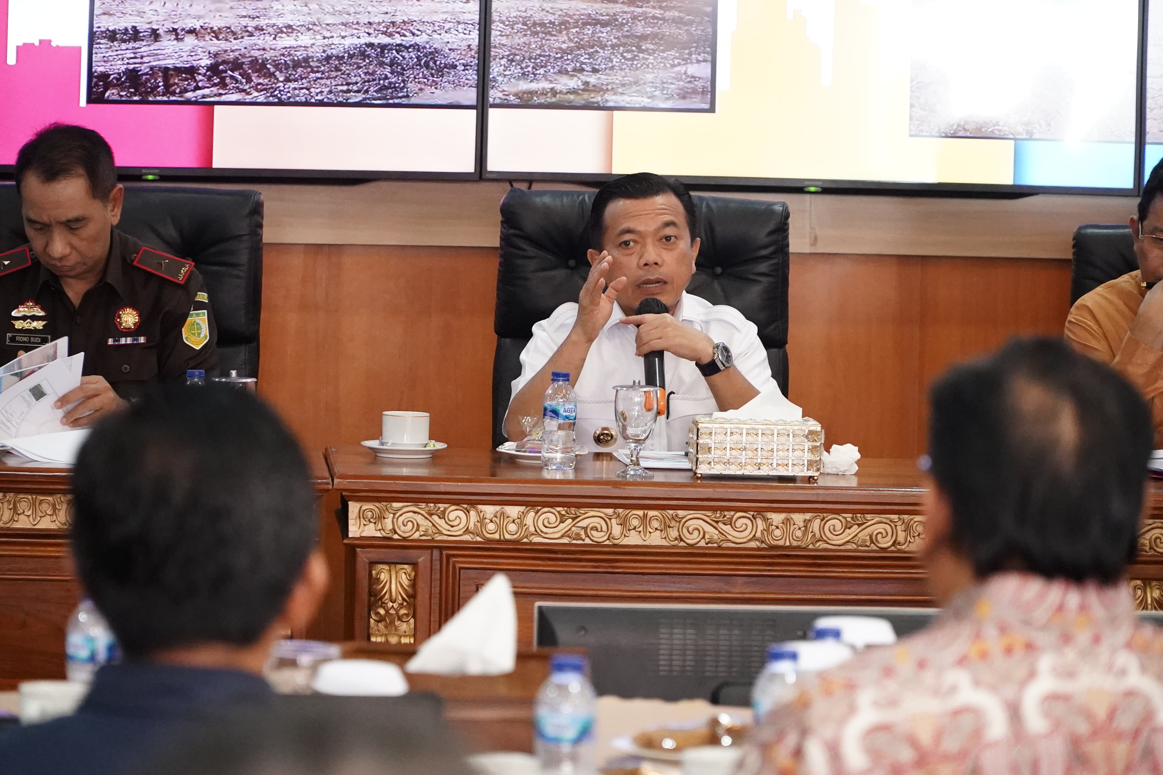 Rapat Bersama Pengusaha, Gubernur Al Haris Tegaskan Percepatan Pembangunan Jalan Khusus Batubara