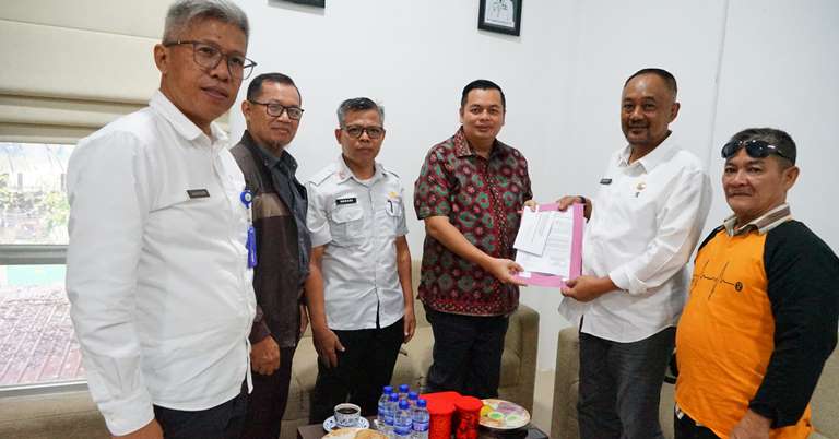 Perjuangkan Aspirasi Warga, Ketua DPRD Kota Jambi Bersama Warga Kunjungi Dinas PUPR Provinsi Jambi