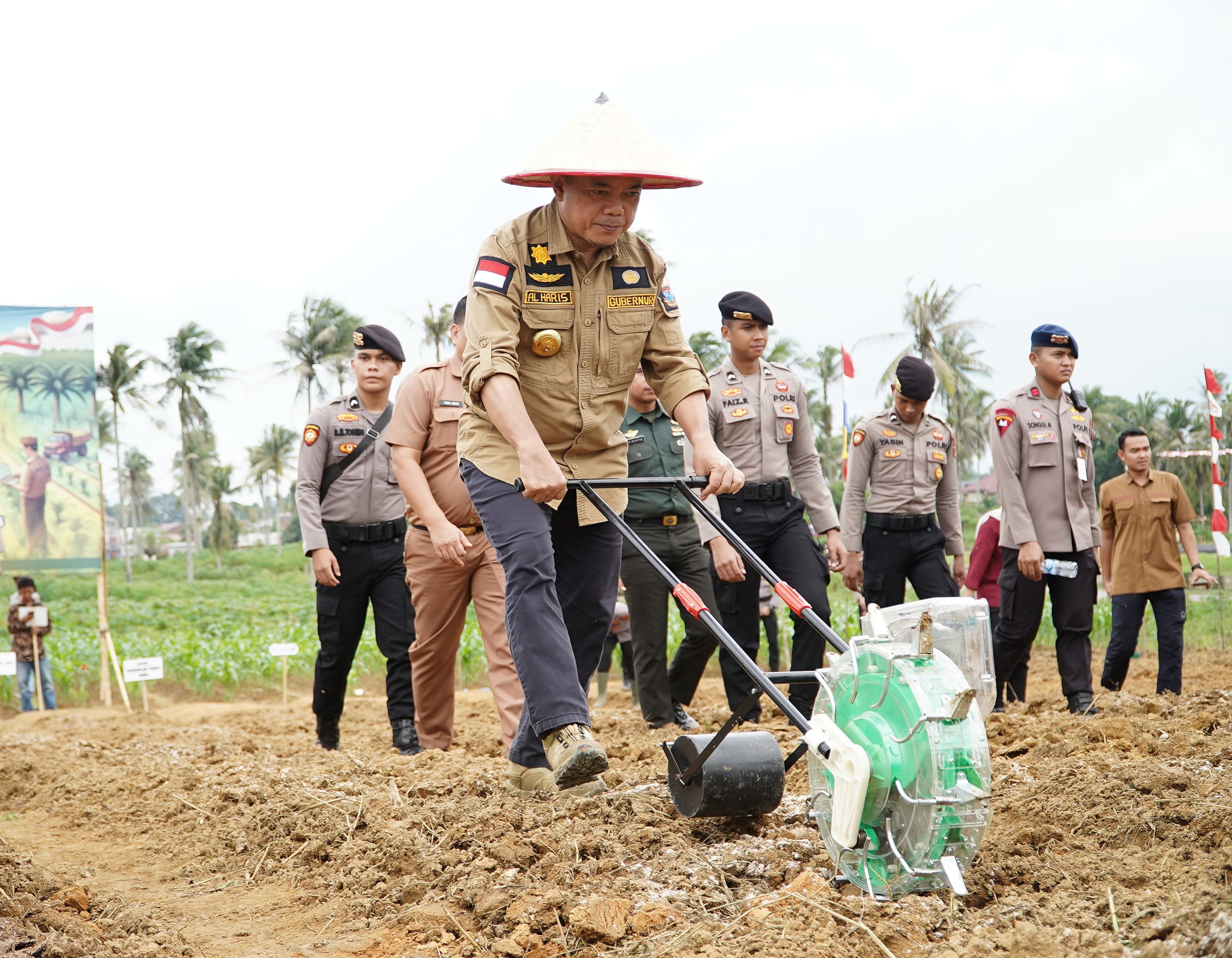 Gubernur Al Haris, Kapolda, Danrem 042 Gapu dan Forkopimda Lakukan Penanaman Bibit Jagung Dukung Swasembada Pangan