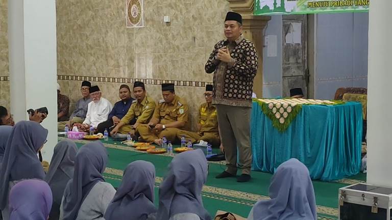 Isra Miraj di Masjid Sholahudin, Ketua DPRD Kemas Faried Dorong Pengajian Jadi Wadah Pembentukan Generasi Religius