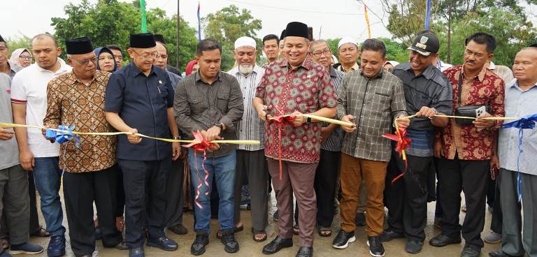 Jembatan Baru Resmi Digunakan, Warga Kampung Bugis Ucapkan Terima Kasih Kepada Ketua DPRD Kemas Faried