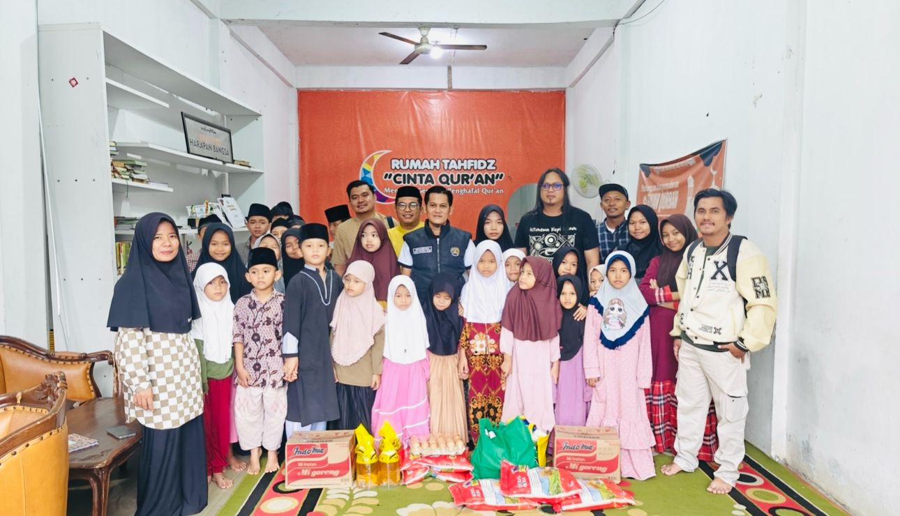 Ketua PWI Kota Jambi dan Pengurus Bagikan Sembako berbagi Berkah Ramadhan ke Rumah Yatim