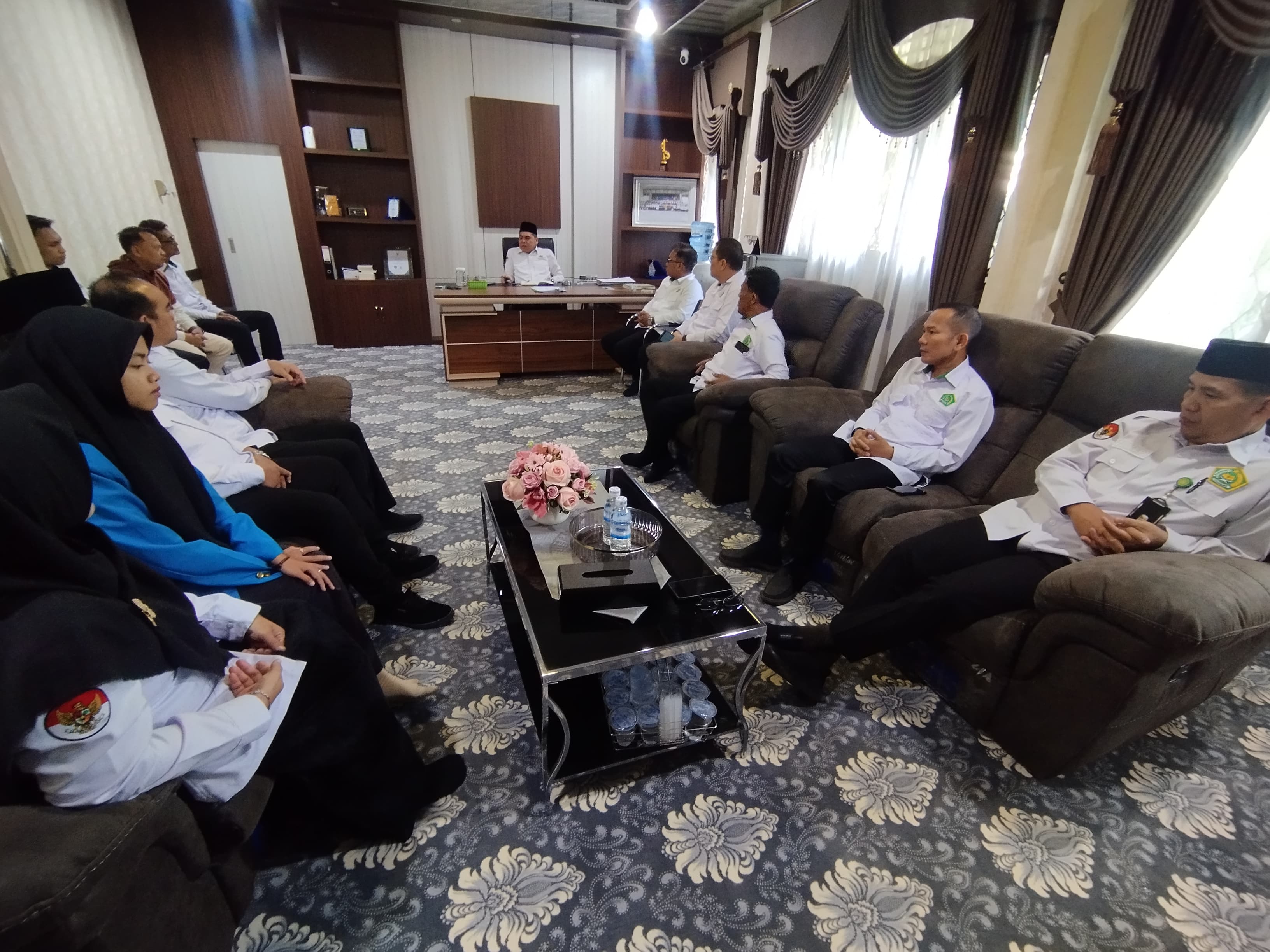 Gunakan Aplikasi Haramains Tim Kemenag Provinsi Jambi Lakukan Monitoring Khusus Jamaah Lansia dan Disabilitas