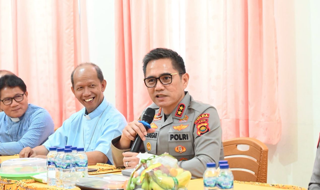 Komitmen Jaga Kerukunan Umat Beragama, Kapolda Jambi Irjen Pol Krisno H. Siregar Kunjungi Gereja Katolik