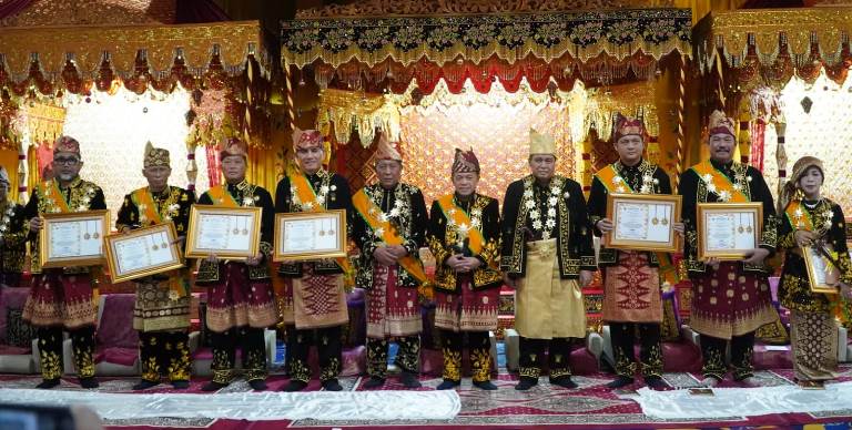 Tujuh Forkopimda Jambi Terima Gelar Adat, Gubernur Al Haris: Wujud Penghargaan dan Doa
